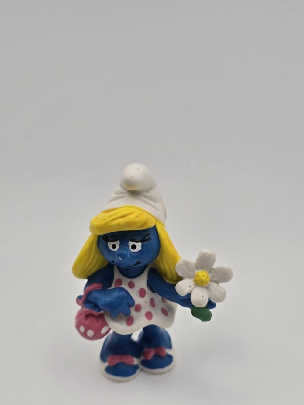 Smurf PVC Figure Smurfette Holding Flower And Purse ~ Schleich Peyo Collectible